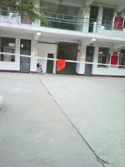 危樓周?chē)鹁渚€