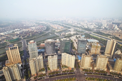 不少網(wǎng)友認(rèn)為，不動(dòng)產(chǎn)統(tǒng)一登記會(huì)使房?jī)r(jià)下跌。