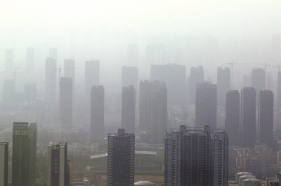 霧霾治理，任重道遠。記者 洪波攝