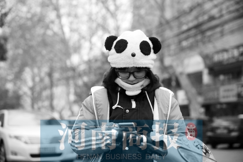 氣溫降了下來，不少人出行都裝備整齊