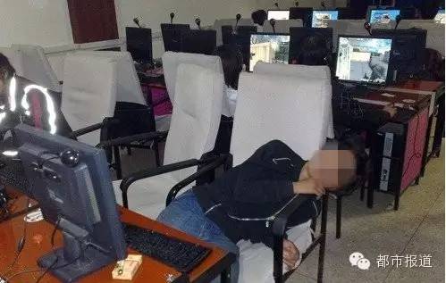 悲?。?5歲男孩上網(wǎng)5小時(shí)后猝死，事發(fā)鄭州 | 這些原因可能導(dǎo)致上網(wǎng)猝死，戳...