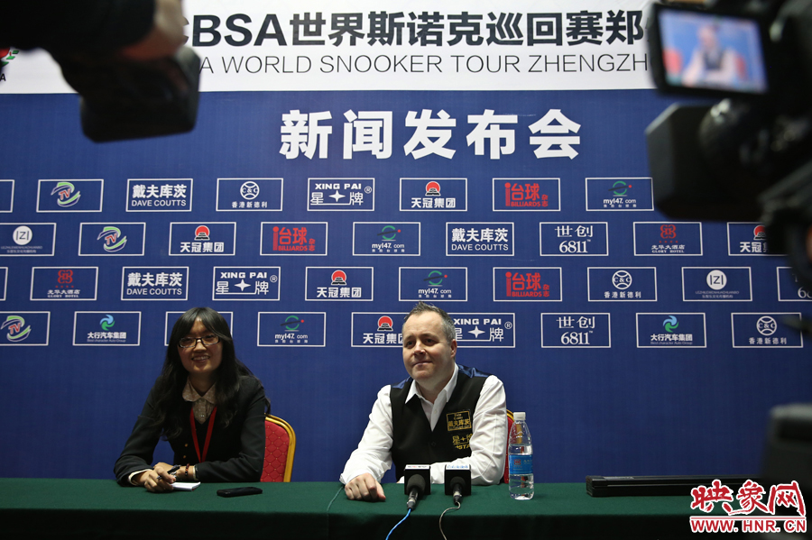 賽后希金斯參加新聞發(fā)布會(huì)，接受映象網(wǎng)記者提問