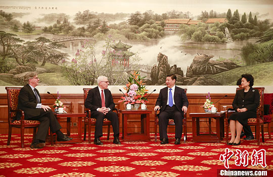 10月23日，中國(guó)國(guó)家主席習(xí)近平在北京釣魚臺(tái)國(guó)賓館會(huì)見清華大學(xué)經(jīng)濟(jì)管理學(xué)院顧問委員會(huì)海外委員。