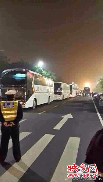 11月1日深夜，鄭州鄭東新區(qū)夜總會(huì)“皇家一號(hào)”被查處。網(wǎng)友供圖