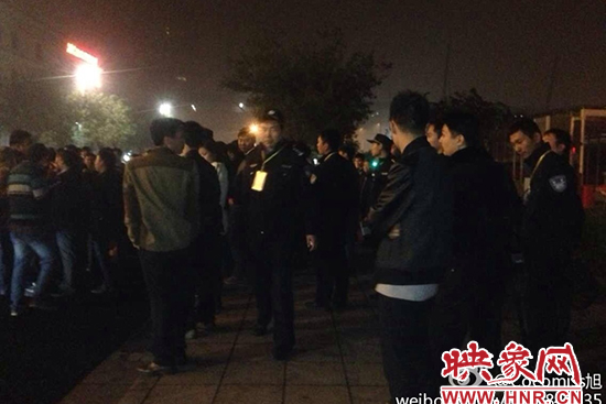 11月1日深夜，鄭州鄭東新區(qū)夜總會(huì)“皇家一號(hào)”被查處。網(wǎng)友供圖