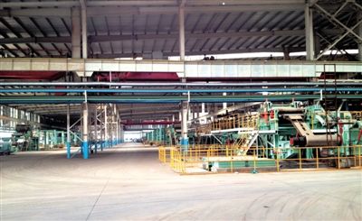 12月4日，三峽全通一個(gè)閑置的車間內(nèi)，落滿厚厚的塵土。