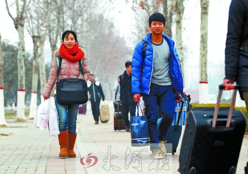 走進熟悉的校園，看到熟悉的笑臉，就這樣懷揣著自信和目標，迎接明天靠近下一站。