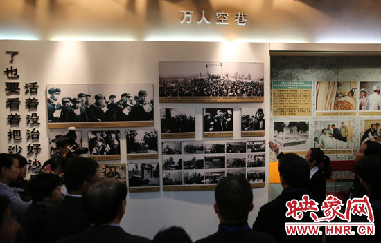 在焦裕祿紀念館，參觀的人絡(luò)繹不絕，一批批來自全國各地的黨員干部前來學習焦裕祿事跡