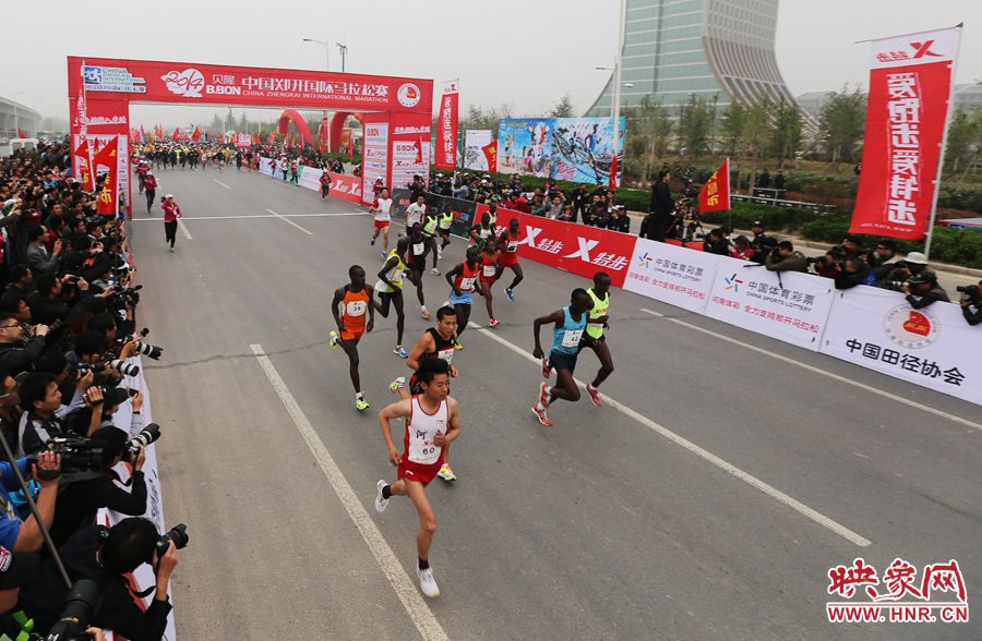 專業(yè)組選手起跑。