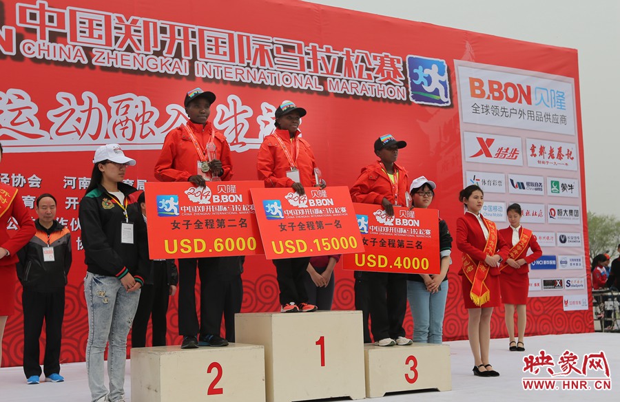 女子全程前三名選手。