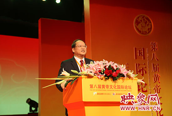 臺(tái)灣大學(xué)哲學(xué)系教授、美國(guó)耶魯大學(xué)哲學(xué)博士傅佩榮做演講