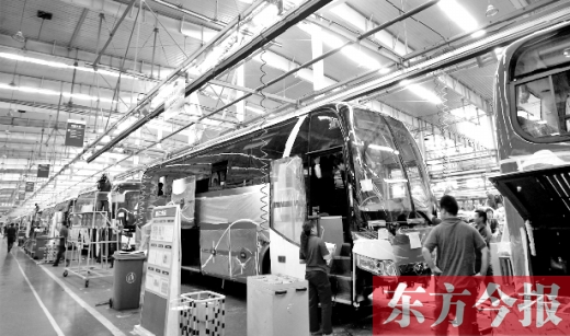 隨著能源和環(huán)保的壓力加大，跟隨國(guó)家的產(chǎn)業(yè)風(fēng)向標(biāo)，河南汽車產(chǎn)業(yè)也大力發(fā)展電動(dòng)汽車，力求“彎道超車”。