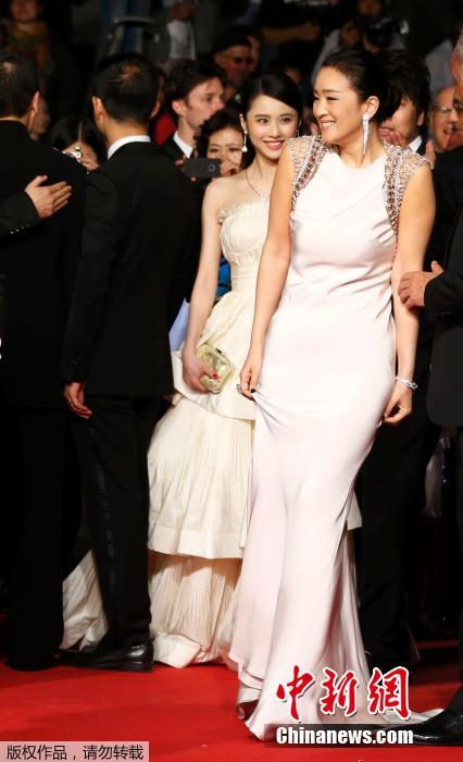 《歸來》戛納首映 兩代謀女郎紅毯PK 《歸來》戛納首映 兩代謀女郎紅毯PK