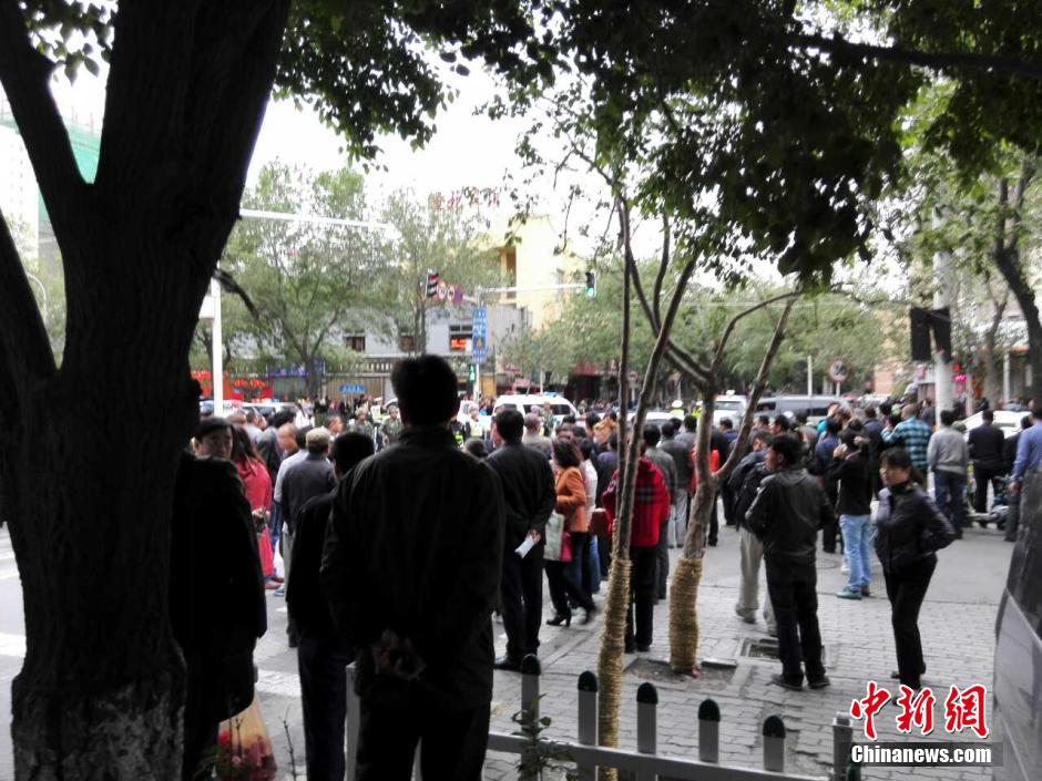 自治區(qū)和烏魯木齊市有關(guān)部門(mén)迅速處置，傷員已全部送往醫(yī)院救治。