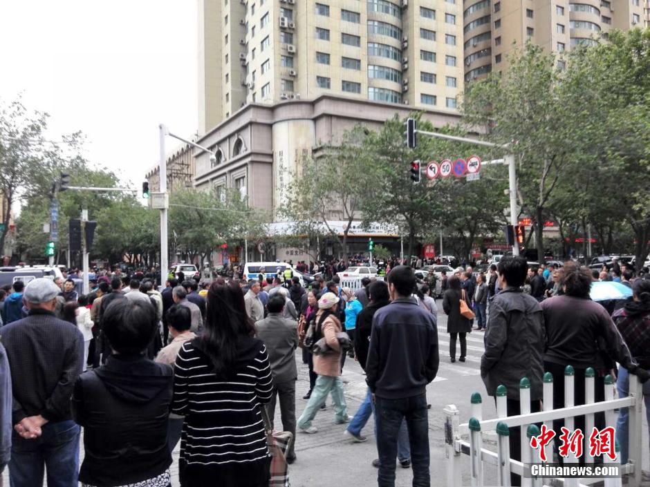 自治區(qū)和烏魯木齊市有關(guān)部門(mén)迅速處置，傷員已全部送往醫(yī)院救治。