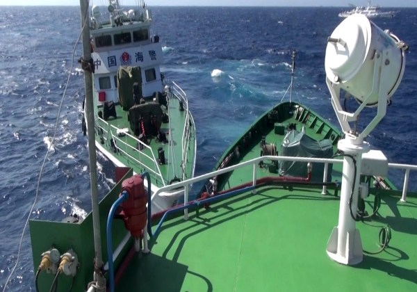 越南拍攝的中國?？樟α孔o(hù)衛(wèi)981鉆井平臺。