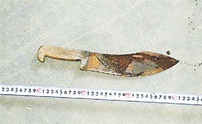 嫌疑人帶到現場的刀具