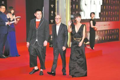 　　《勝利》劇組走紅毯，只可惜黃海波未能參加。