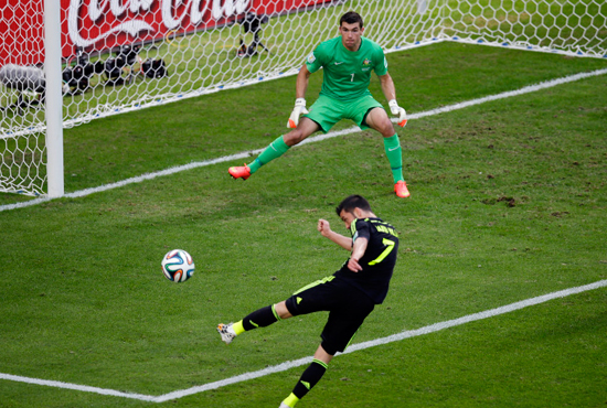 比利亞左腳抽射 比利亞左腳抽射