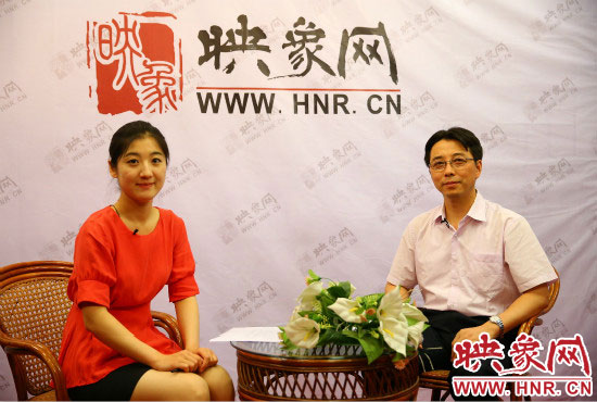 南京大學(xué)河南招生組負(fù)責(zé)人武港山教授做客映象網(wǎng)2014高招“名校面對(duì)面”系列視頻訪(fǎng)談。