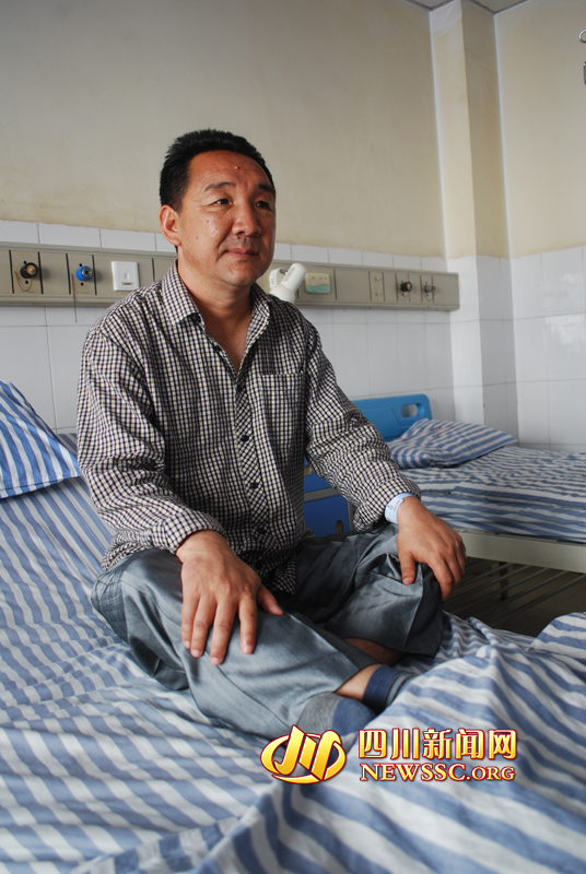 病床上的馬建華，羅本平攝。