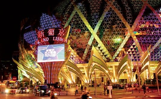 　澳門賭場貴賓廳的冷清，在許多人看來，是當(dāng)?shù)亟?jīng)濟轉(zhuǎn)型的好機會。