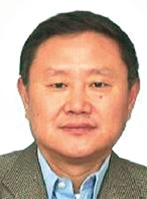 胡奉憲 現(xiàn)年60歲，外逃前任四川韻律實(shí)業(yè)發(fā)展公司總經(jīng)理、董事長，2009年11月逃往美國或澳大利亞。