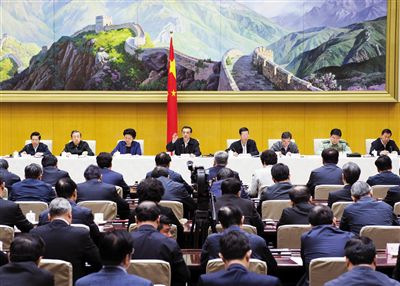 5月12日，國務(wù)院召開推進(jìn)簡(jiǎn)政放權(quán)放管結(jié)合職能轉(zhuǎn)變工作電視電話會(huì)議，李克強(qiáng)總理發(fā)表講話。新華社記者