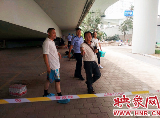 事發(fā)后，警方封鎖現(xiàn)場進(jìn)行調(diào)查取證。