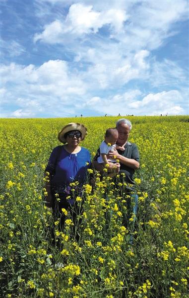 事故之前，老兩口的合影，李春同說，老兩口一輩子很少一起照相。家屬供圖