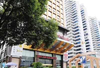 衡陽官員趙安民與之保持聯系，并邀約女子在這家酒店房間見面。