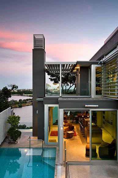 近日，新西蘭華人土豪再次出手，以1010萬(wàn)的價(jià)格購(gòu)買了位于Parnell的一座無(wú)敵海景豪宅。