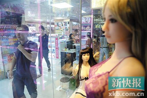 廣東成人用品市場調(diào)查。圖為各地的經(jīng)銷商都會(huì)在此進(jìn)貨。新快報(bào)記者 孫毅/攝