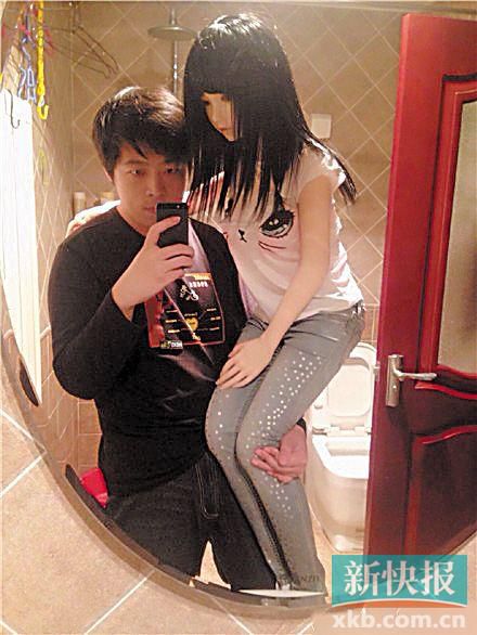 宋渤平常就是這樣抱著重20公斤的小蝶出門。 微博圖