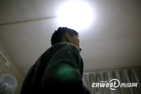 2013年2月份，17歲的林波在陜西省疾控中心拿到HIV確診報(bào)告。