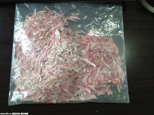 85歲老漢剪碎14萬(wàn)人民幣 兒子3個(gè)月拼出10萬(wàn)8千