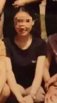 吳老師教音樂，已在該校工作十幾年。