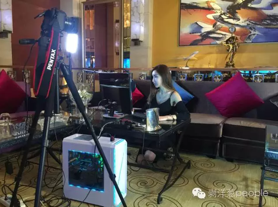 直播中的王瑞兒。攝影：于亞妮