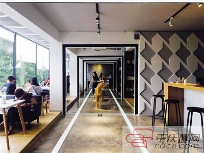 200平方米的閱讀區(qū)域開始限制人流。