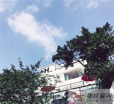 書店外觀設計感十足。