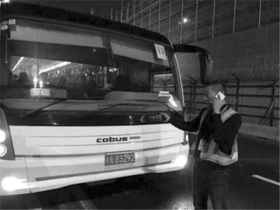 事發(fā)擺渡車。網絡圖片