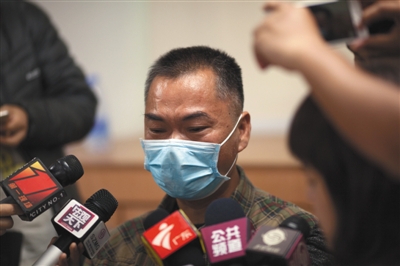 昨日，深圳，羅一笑的父親羅爾接受媒體采訪。圖/視覺中國