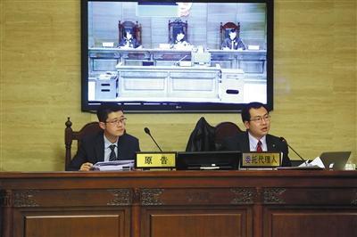 “小黃車”的商標所有人“數(shù)人公司”代理律師稱，“ofo小黃車”侵犯了“小黃車”的注冊商標。