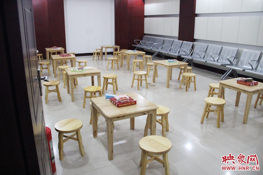 中原區(qū)人防納涼場所（桐柏路與中原路交叉口），內部環(huán)境干凈整潔。