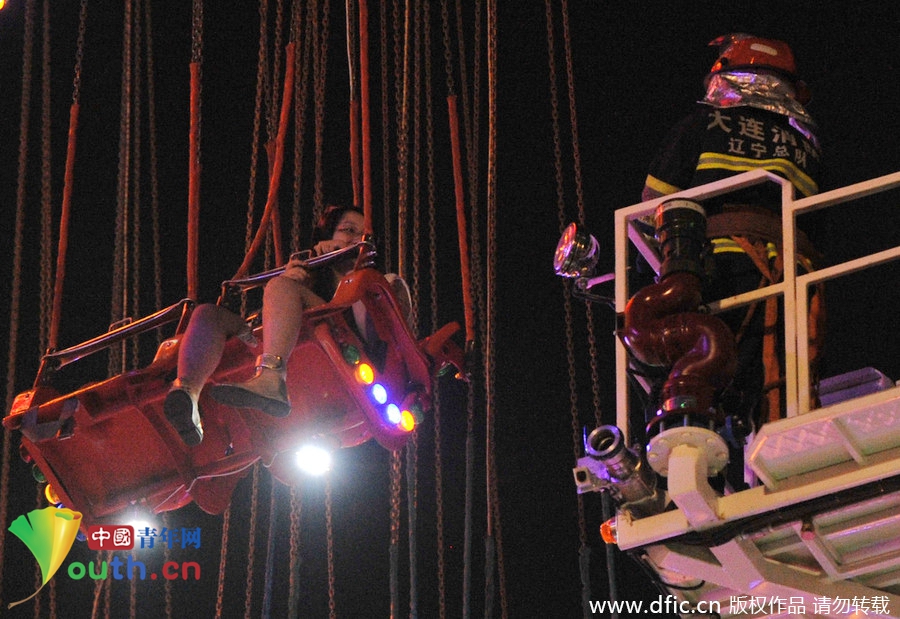大連高空游樂設(shè)施出故障 游客被困20米高空 大連高空游樂設(shè)施出故障 游客被困20米高空