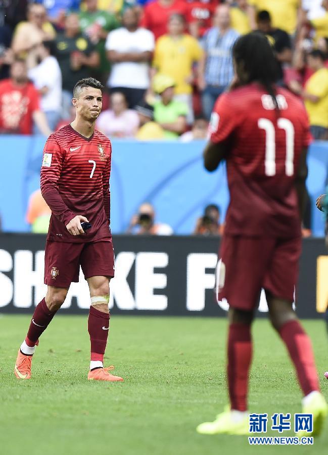 6月26日，葡萄牙隊球員克·羅納爾多（左）在比賽中。