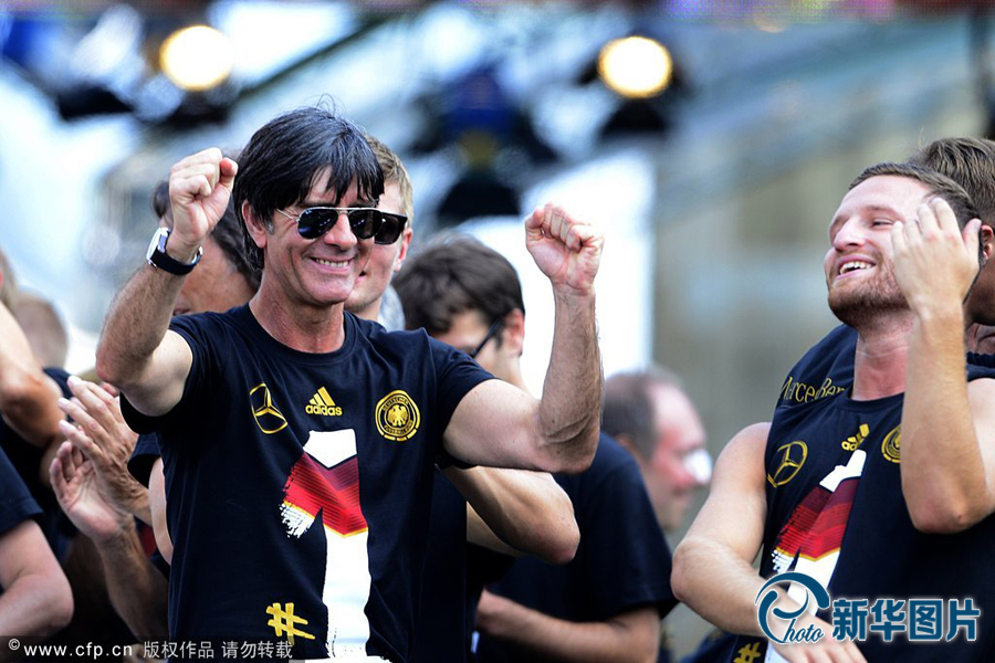 當?shù)貢r間2014年7月15日，德國柏林，德國隊歸國舉行奪冠巡游