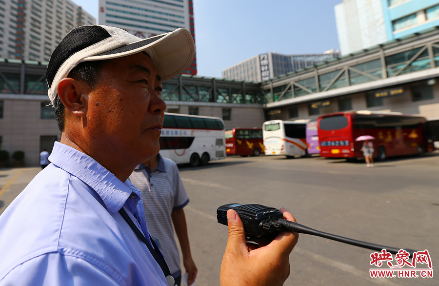 黑紅色的皮膚，是高溫戶(hù)外工作者最顯著的“標(biāo)識(shí)”