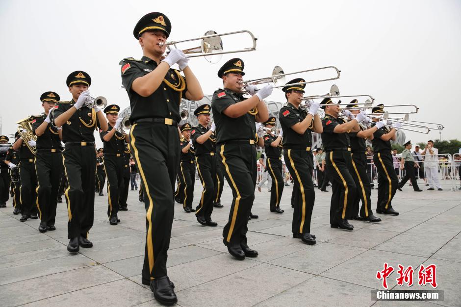 外國(guó)中央樂(lè)團(tuán)鳥(niǎo)巢前大跳《江南Style》