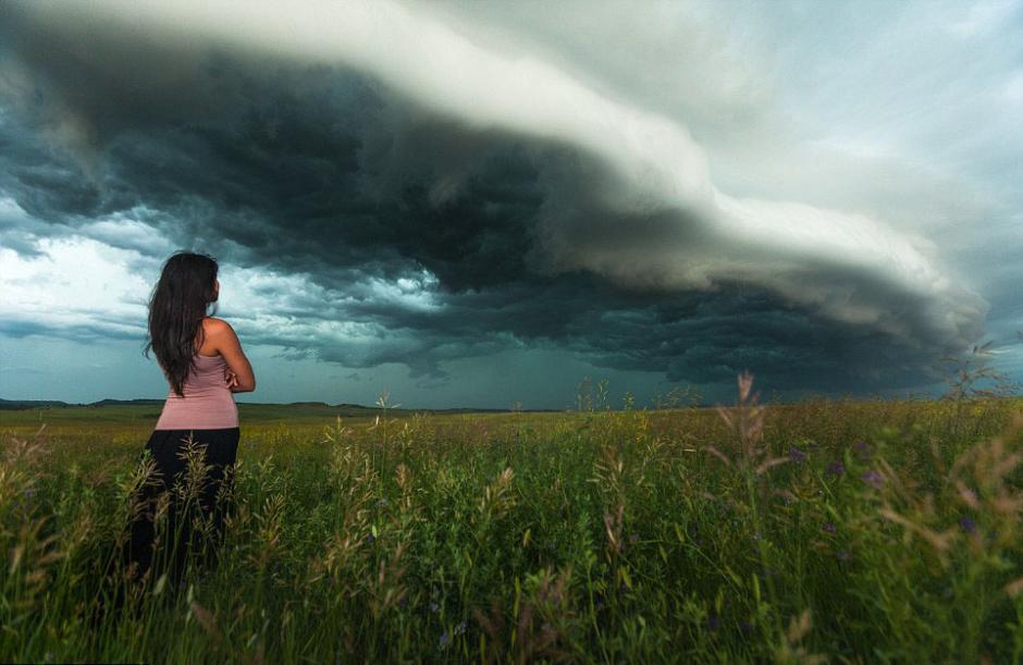 夫婦追逐風(fēng)暴 丈夫為妻子拍“風(fēng)暴寫真” 夫婦追逐風(fēng)暴 丈夫為妻子拍“風(fēng)暴寫真”